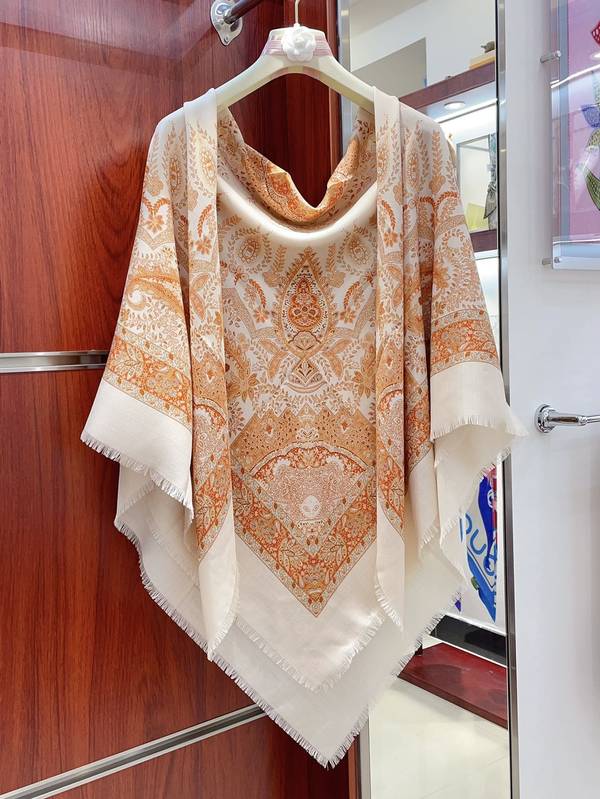 Loro Piana Scarf LPC00064 Loro Piana Scarf LPC00064